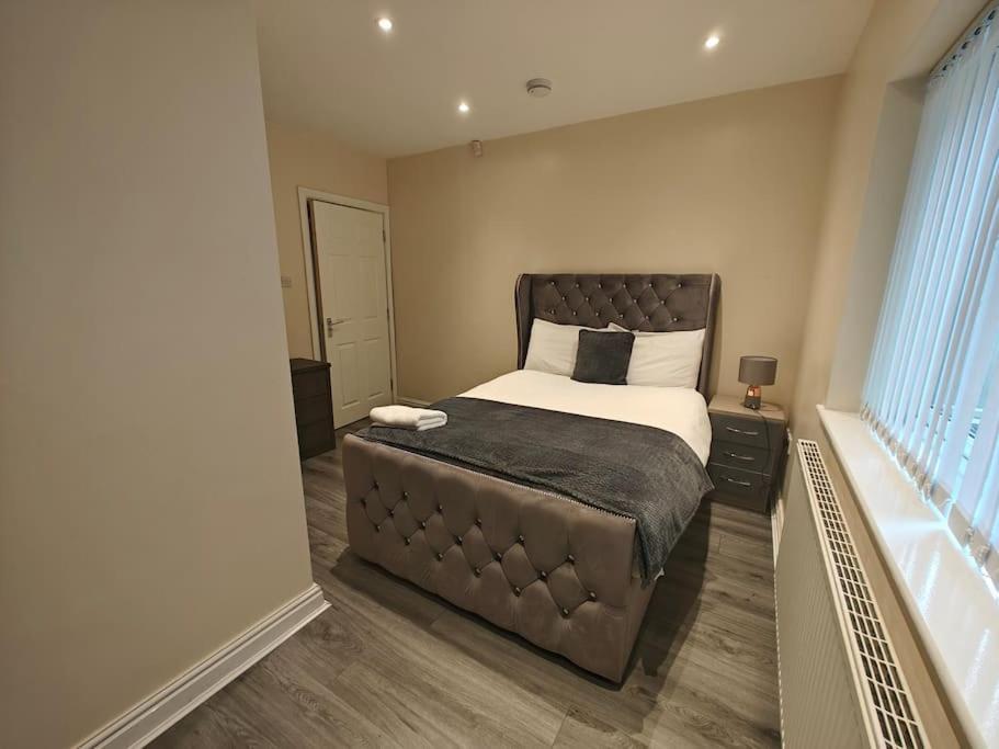 Apartmán Luxury 5-Bed House Near Nec & Bhx Solihull Exteriér fotografie