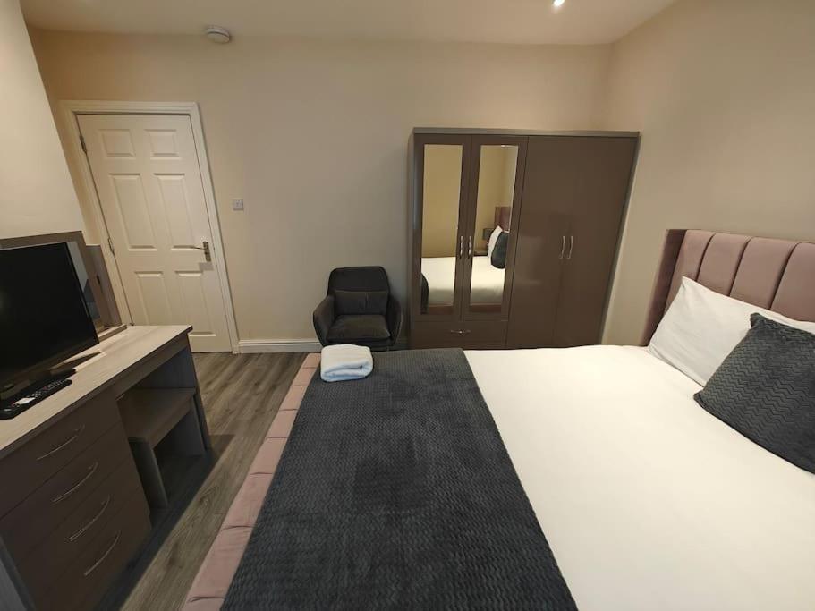 Apartmán Luxury 5-Bed House Near Nec & Bhx Solihull Exteriér fotografie